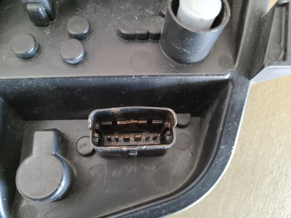 Feu arrière gauche RENAULT Clio 3 Phase 1 (2005-2009) Ref : 89035079 – Image 9
