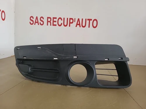 Enjoliveur d'antibrouillard avant droit sans baguette RENAULT Laguna 3 Phase 2 (2010-2013) Ref : 820102560R